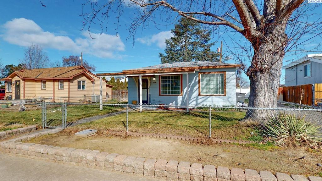 Photo of 1415 E 10th Avenue, Kennewick, WA 99336 (MLS # 291135)
