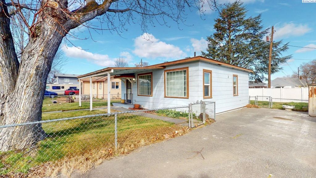 Photo of 1415 E 10th Avenue, Kennewick, WA 99336 (MLS # 291135)