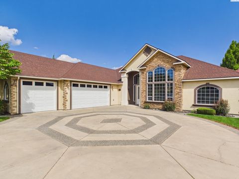 Photo of 450 Winesap Ct, Richland, WA 99352 (MLS # 292152)