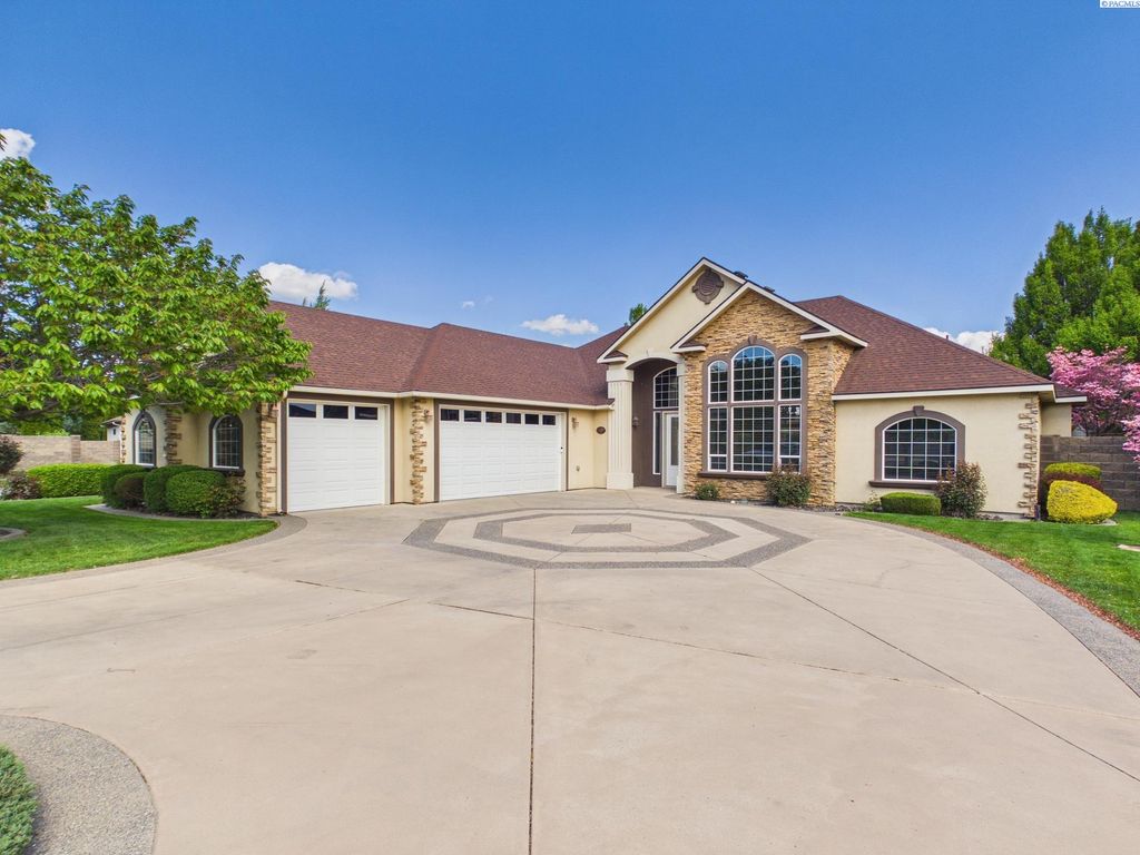 Photo of 450 Winesap Ct, Richland, WA 99352 (MLS # 292152)