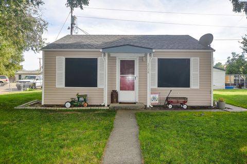 Photo of 3738 Grant Lp Loop, West Richland, WA 99354 (MLS # 286375)