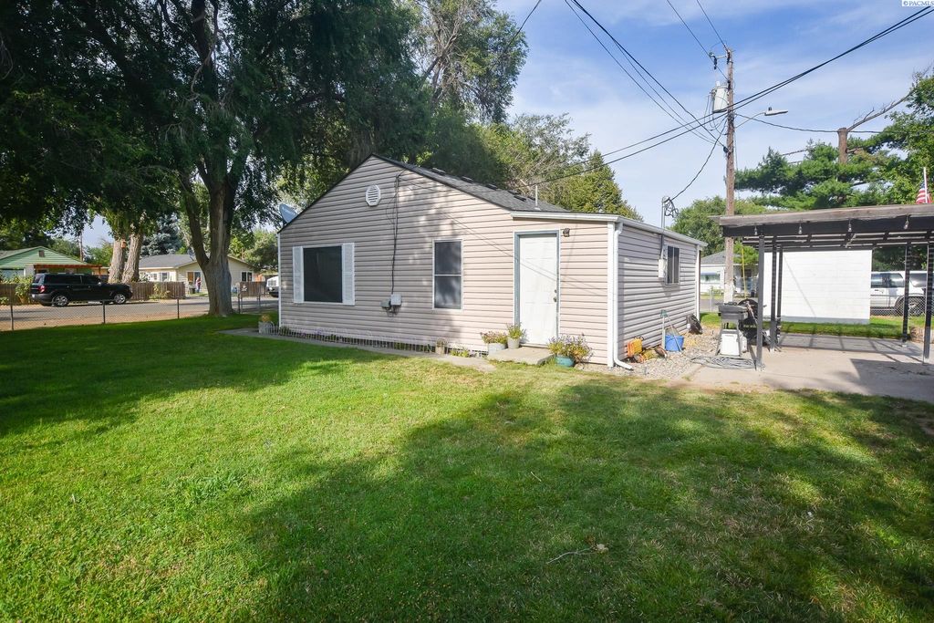 Photo of 3738 Grant Lp Loop, West Richland, WA 99354 (MLS # 286375)