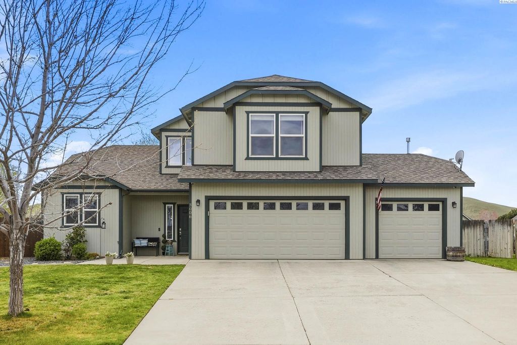 Photo of 3006 Hermandt Ct, West Richland, WA 99353 (MLS # 291799)