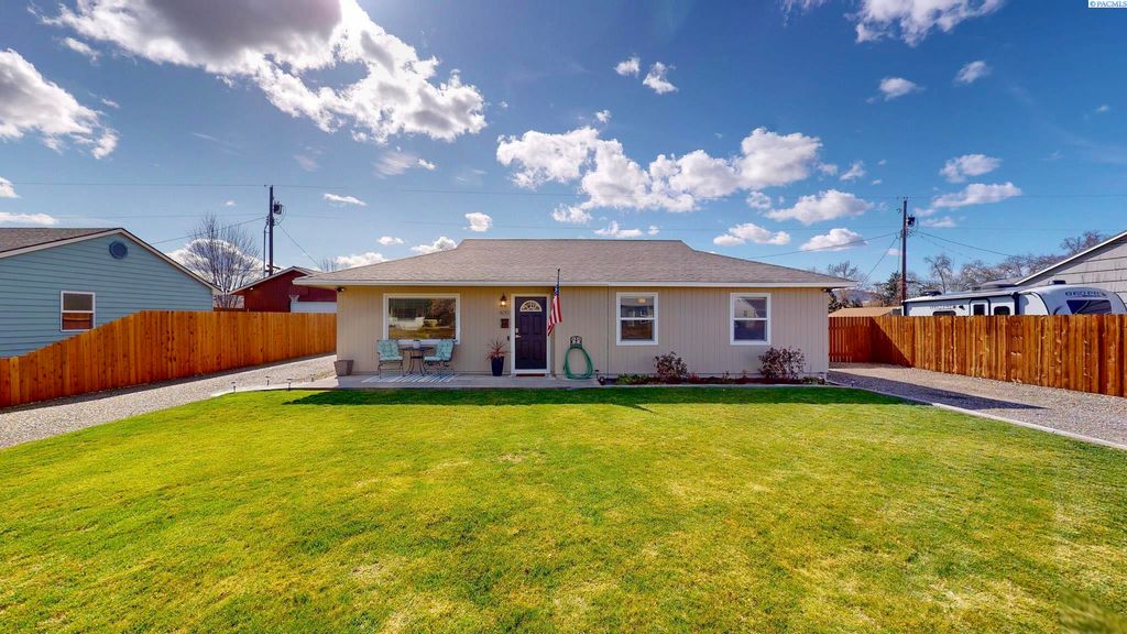 Photo of 409 Birch Avenue, Richland, WA 99352 (MLS # 291185)