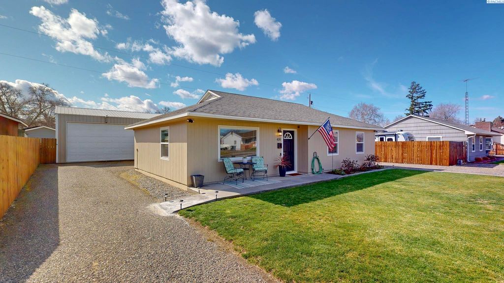 Photo of 409 Birch Avenue, Richland, WA 99352 (MLS # 291185)
