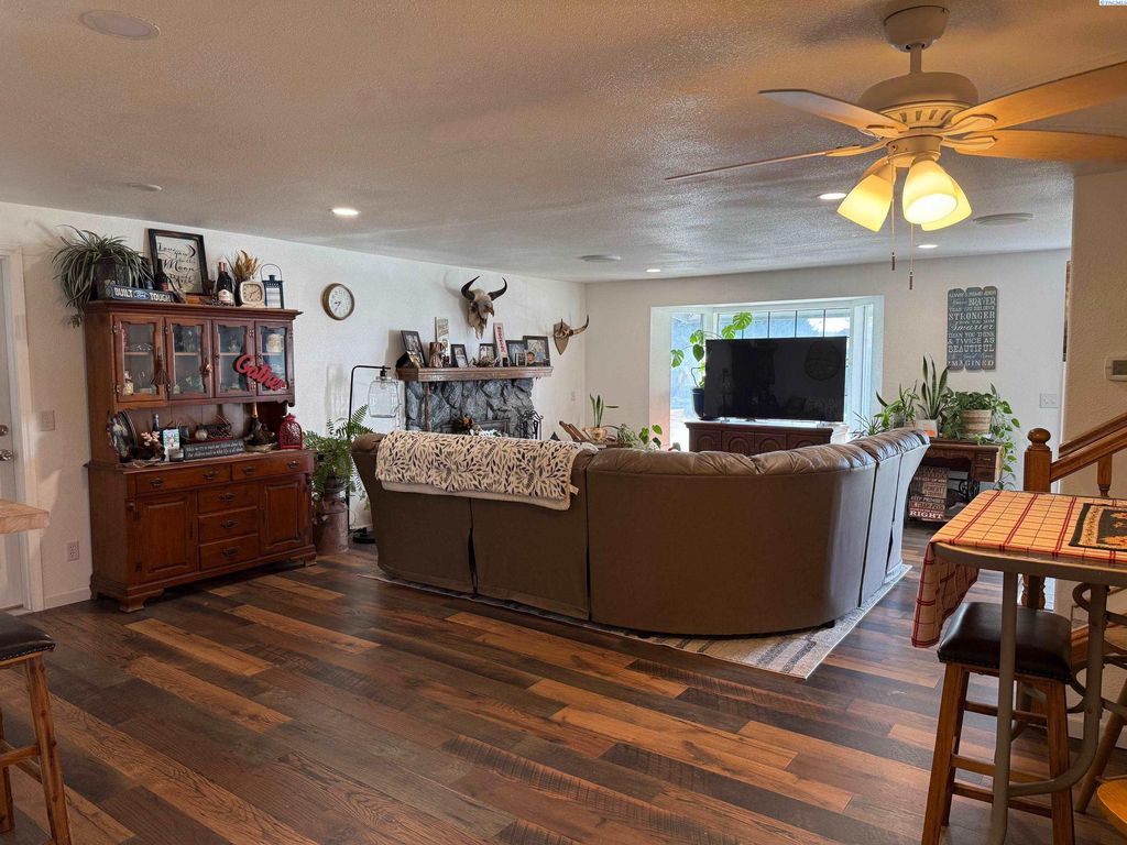 Photo of 6105 W Sylvester St, Pasco, WA 99301 (MLS # 291720)