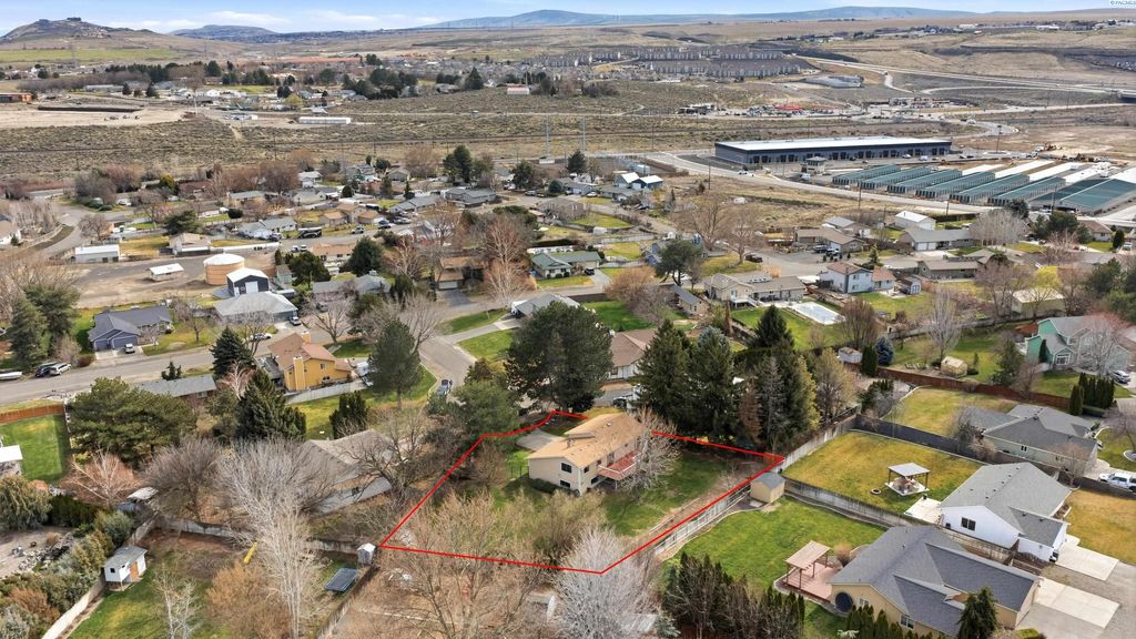 Photo of 124 Travis Ct, Kennewick, WA 99338 (MLS # 290938)