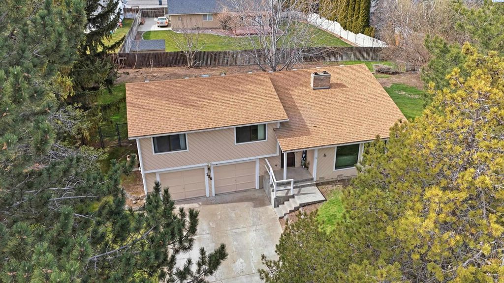 Photo of 124 Travis Ct, Kennewick, WA 99338 (MLS # 290938)