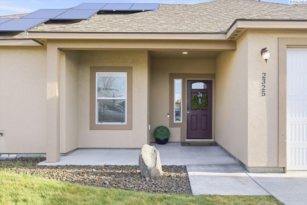 Photo of 2325 Famville Ct, Pasco, WA 99301 (MLS # 289719)