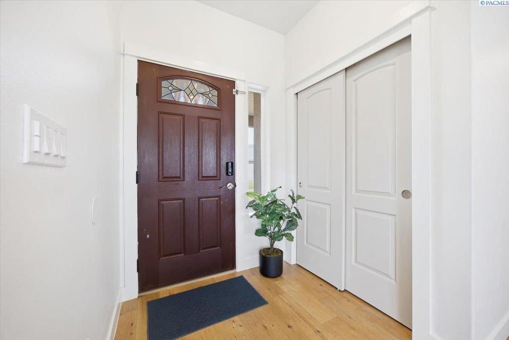 Photo of 2325 Famville Ct, Pasco, WA 99301 (MLS # 289719)