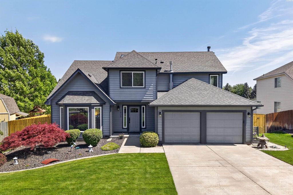 Photo of 1838 Newhaven St, Richland, WA 99352 (MLS # 292846)
