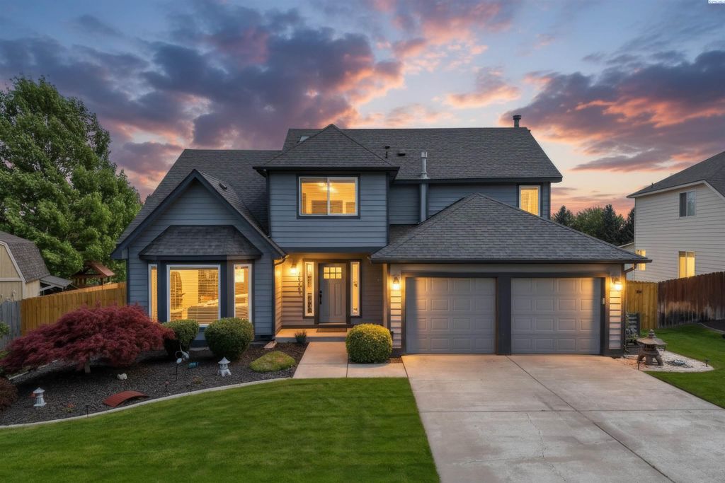 Photo of 1838 Newhaven St, Richland, WA 99352 (MLS # 292846)