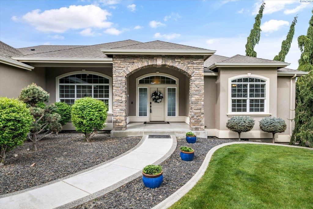 Photo of 8221 W 10th Ave, Kennewick, WA 99336 (MLS # 292167)