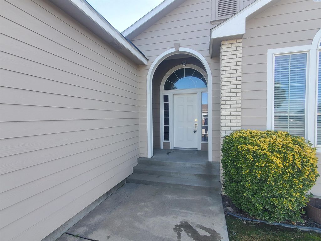 Photo of 7145 W 2nd Place, Kennewick, WA 99336 (MLS # 290413)