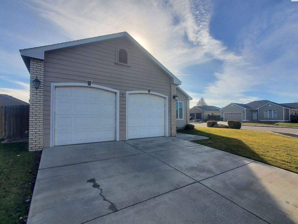 Photo of 7145 W 2nd Place, Kennewick, WA 99336 (MLS # 290413)