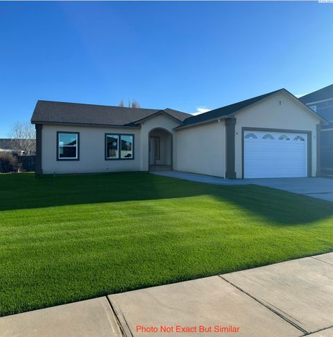 Photo of 304 Victoria St, Sunnyside, WA 98944 (MLS # 289316)