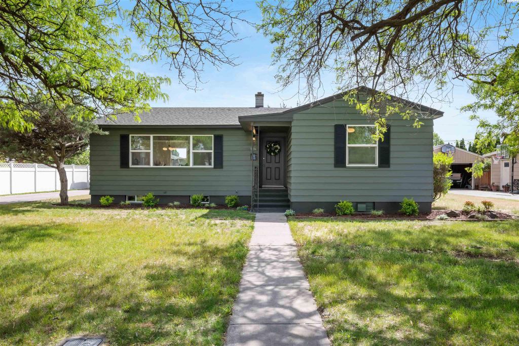 Photo of 1606 Davison Ave, Richland, WA 99354 (MLS # 292653)