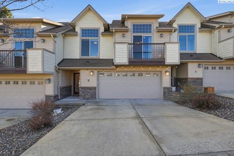 Photo of 210 NW Terreview Drive, #e, Pullman, WA 99163 (MLS # 290377)
