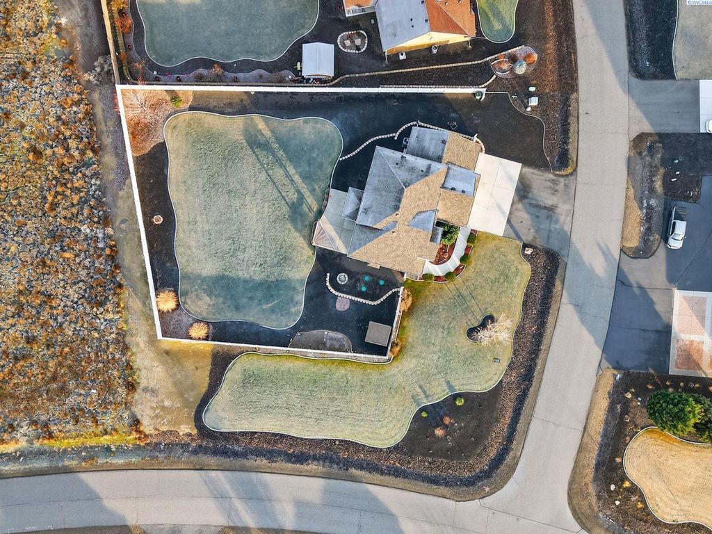 Photo of 2997 Karlee Dr, Richland, WA 99352 (MLS # 290519)