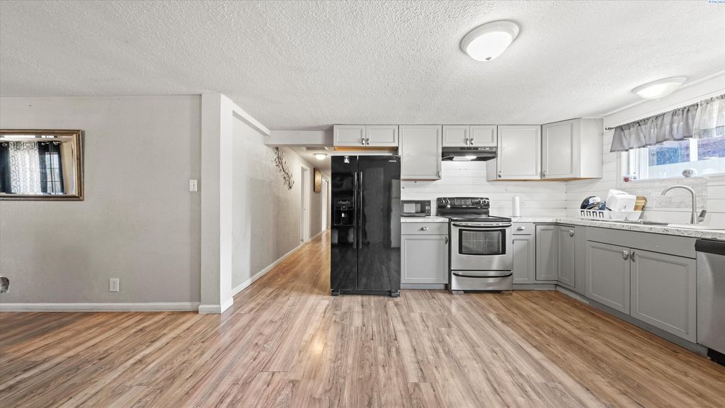 Photo of 1082 N 61st Ave, West Richland, WA 99353 (MLS # 287215)