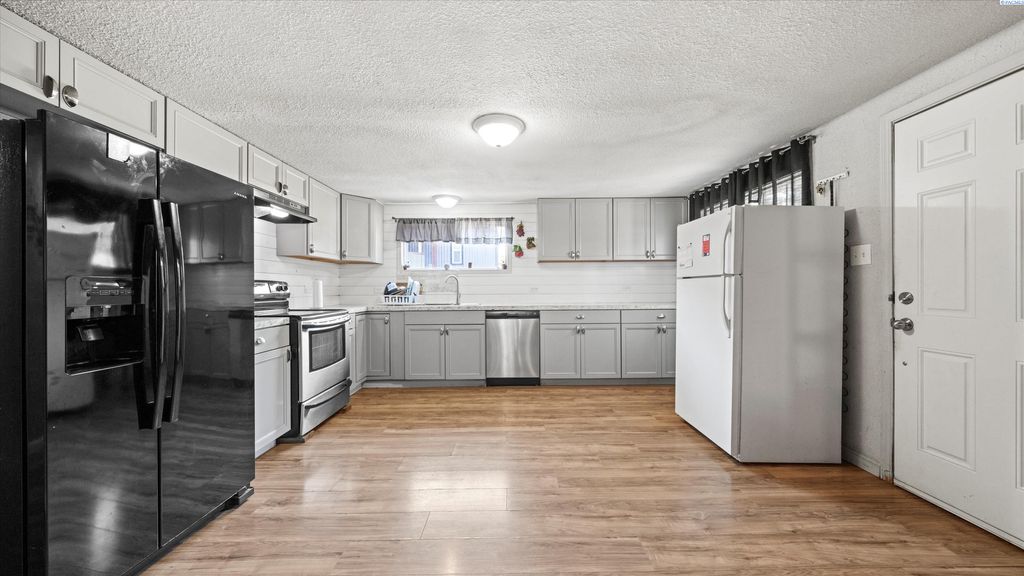 Photo of 1082 N 61st Ave, West Richland, WA 99353 (MLS # 287215)