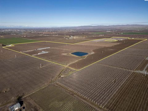 Photo of NKA Factory Rd And 241, 501 And Harrison Rd, Sunnyside, WA 98944 (MLS # 293937)