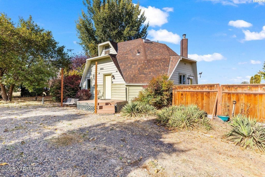 Photo of 1453 Maple Grove Rd, Sunnyside, WA 98944 (MLS # 288602)