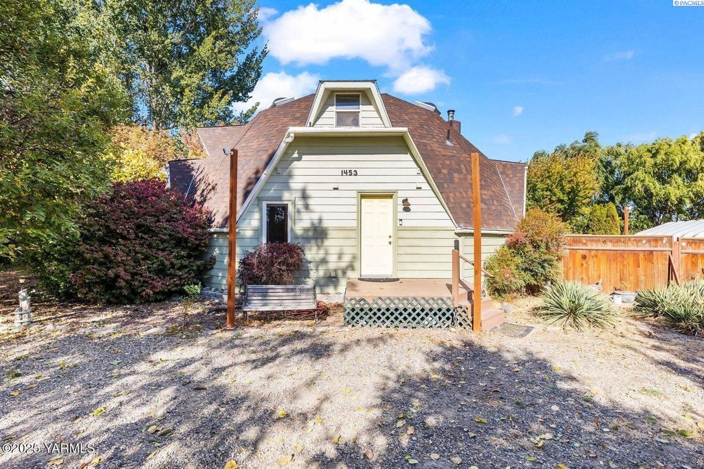 Photo of 1453 Maple Grove Rd, Sunnyside, WA 98944 (MLS # 288602)