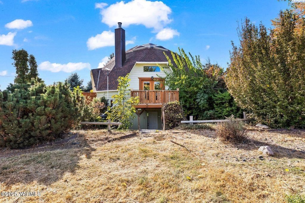 Photo of 1453 Maple Grove Rd, Sunnyside, WA 98944 (MLS # 288602)