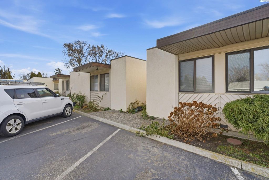 Photo of 420 S Quincy St #M, Kennewick, WA 99336 (MLS # 289768)