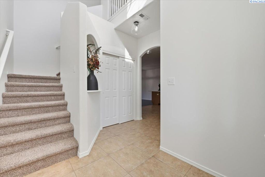 Photo of 9627 Mia Ln, Pasco, WA 99301 (MLS # 288133)