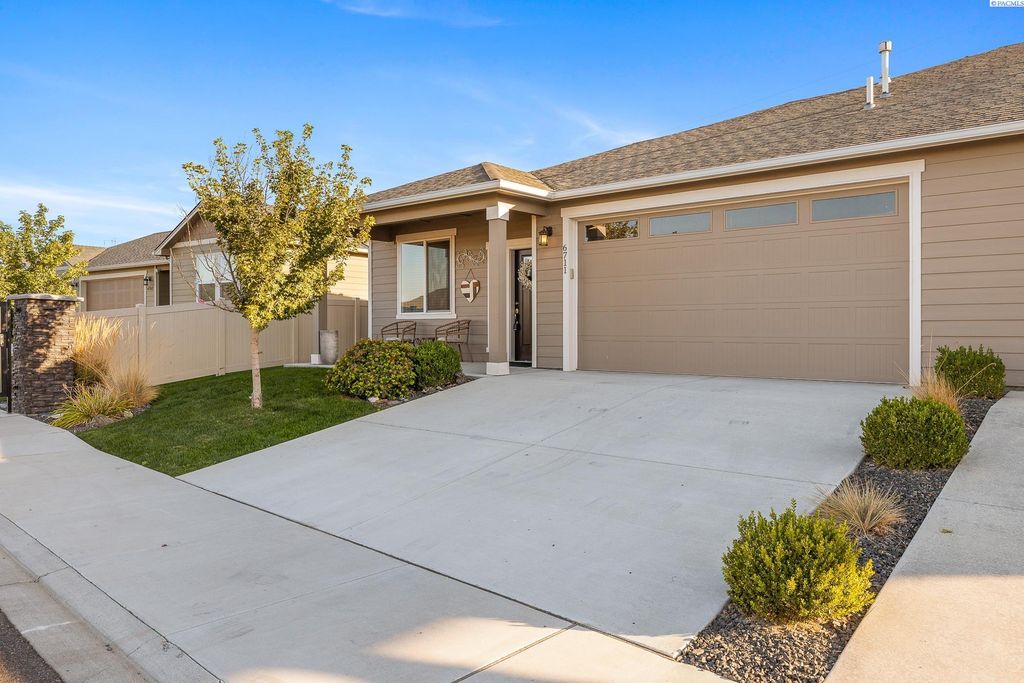 Photo of 6711 W 38th Ave, Kennewick, WA 99338 (MLS # 288035)