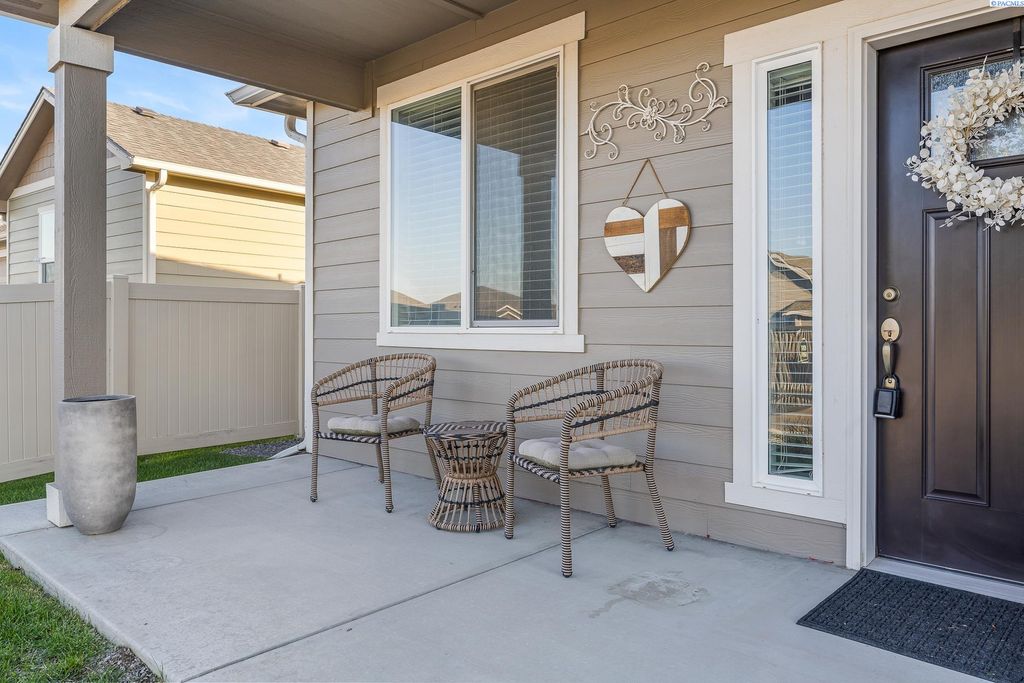 Photo of 6711 W 38th Ave, Kennewick, WA 99338 (MLS # 288035)