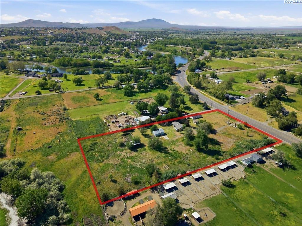 Photo of 2723 Van Giesen ST, West Richland, WA 99354 (MLS # 292735)