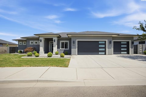 Photo of 5483 S Kent St, Kennewick, WA 99337 (MLS # 294720)