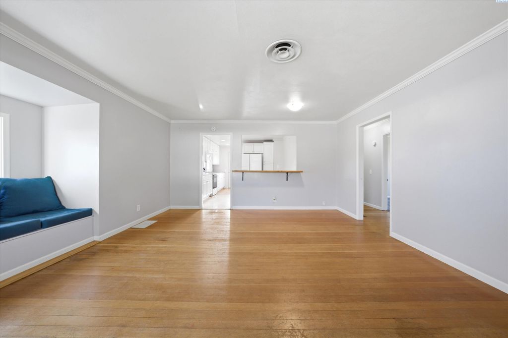 Photo of 402 Rossell Ave, Richland, WA 99352 (MLS # 292094)