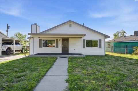 Photo of 402 Rossell Ave, Richland, WA 99352 (MLS # 292094)