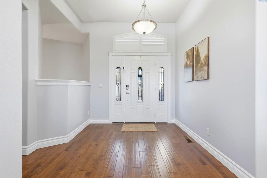 Photo of 1882 Nova Ln, Kennewick, WA 99352 (MLS # 290964)