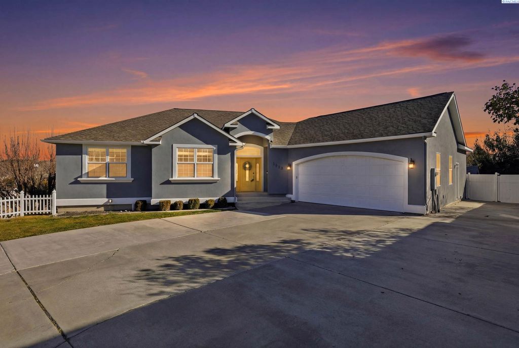 Photo of 1882 Nova Ln, Kennewick, WA 99352 (MLS # 290964)