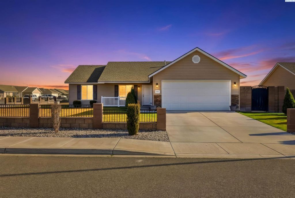 Photo of 5505 Marbella Ln, Pasco, WA 99301 (MLS # 290556)