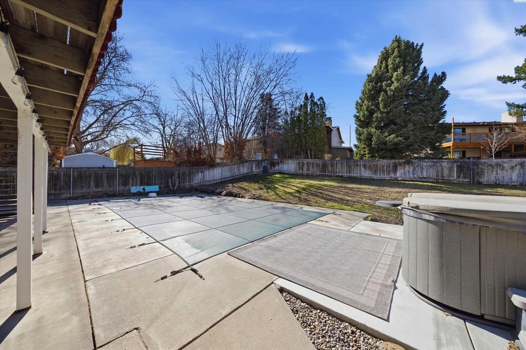 Photo of 59 Canyon St, Richland, WA 99352 (MLS # 291006)