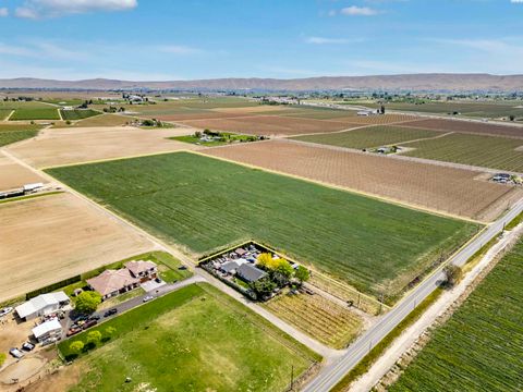 Photo of TBD County Line Road, Grandview, WA 98930 (MLS # 292664)