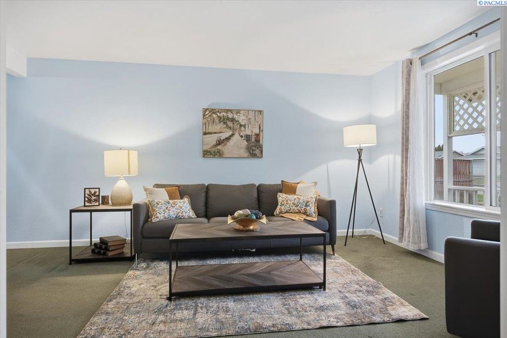 Photo of 6012 Fenway Dr, Pasco, WA 99301 (MLS # 289486)