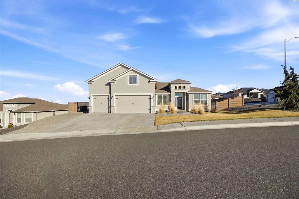 Photo of 689 Titan Ave, West Richland, WA 99353 (MLS # 290837)