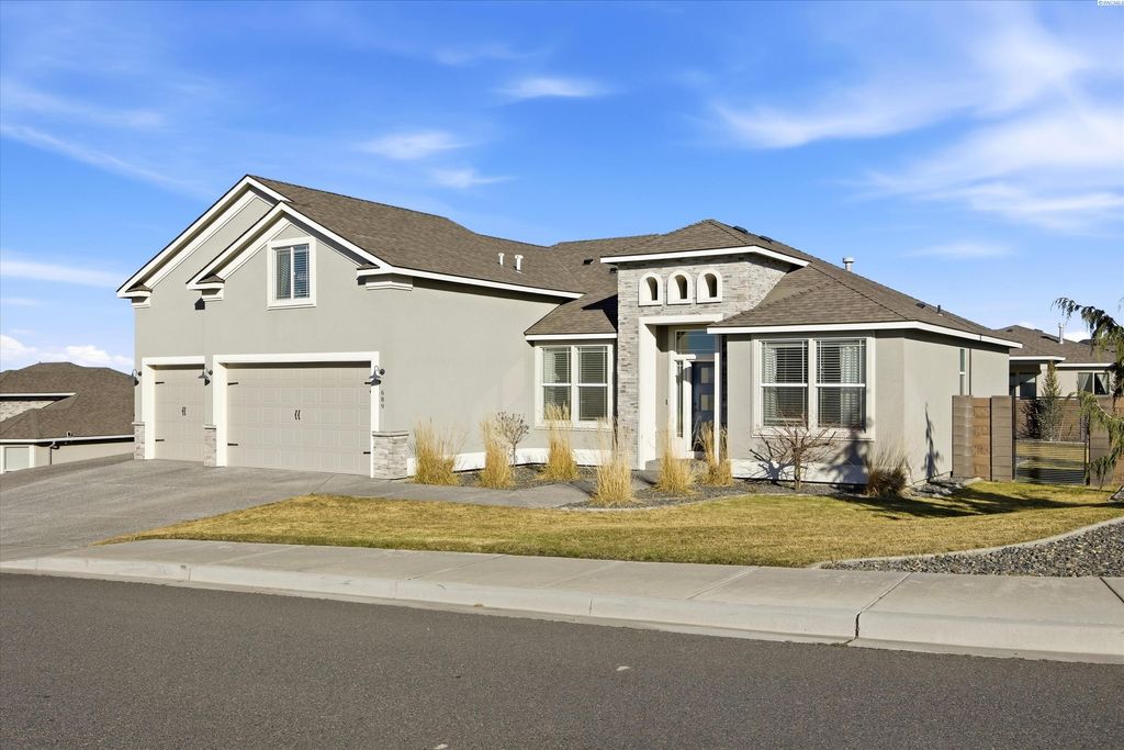 Photo of 689 Titan Ave, West Richland, WA 99353 (MLS # 290837)