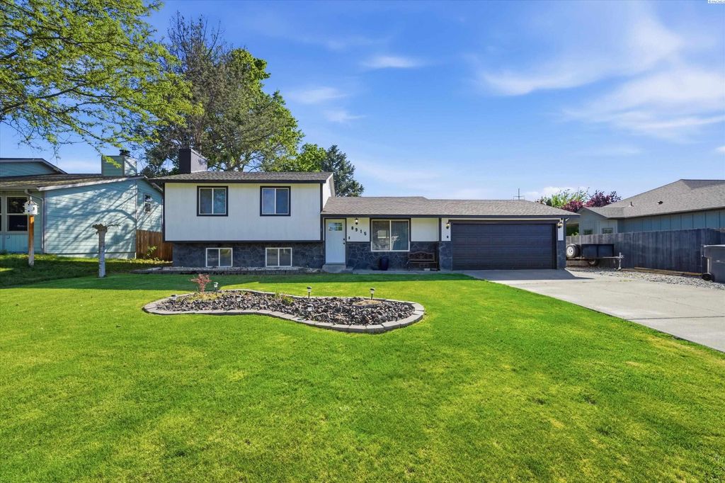 Photo of 8915 W Deschutes Ave, Kennewick, WA 99336 (MLS # 292903)