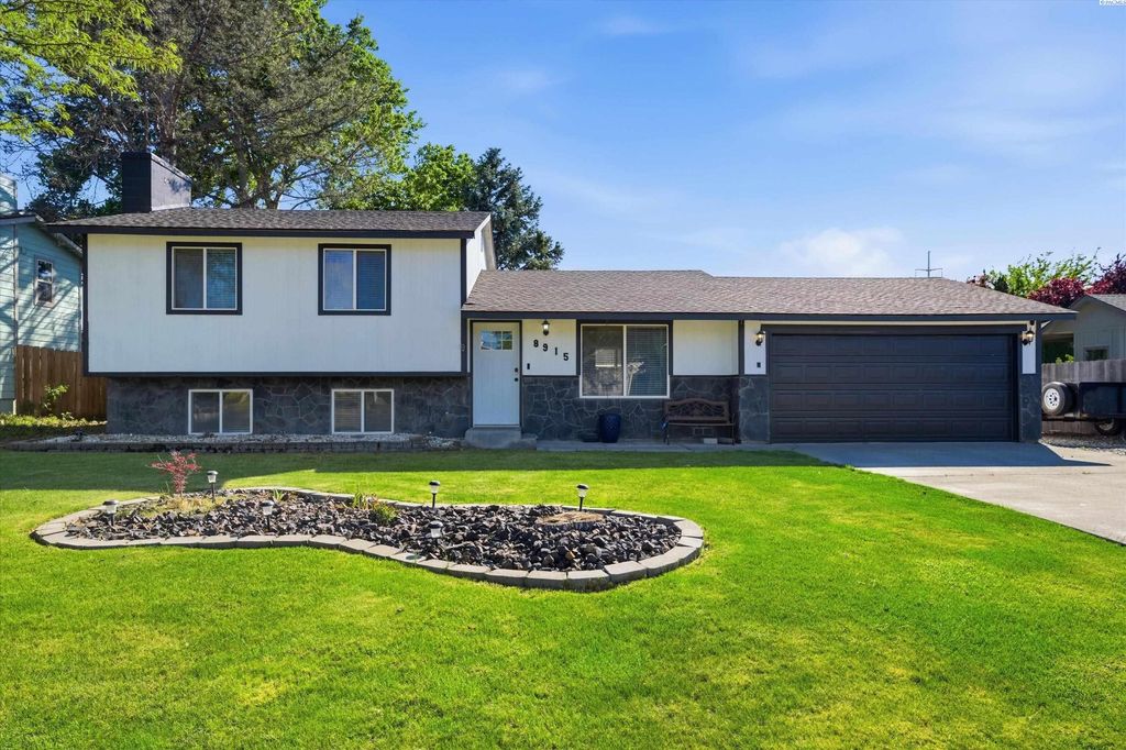 Photo of 8915 W Deschutes Ave, Kennewick, WA 99336 (MLS # 292903)
