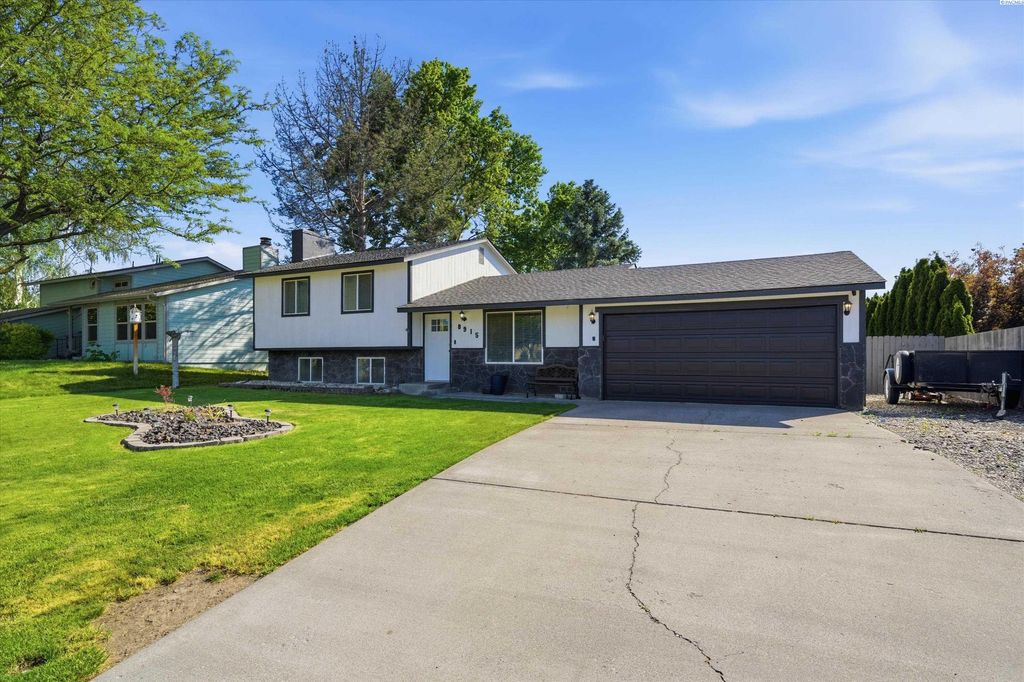 Photo of 8915 W Deschutes Ave, Kennewick, WA 99336 (MLS # 292903)