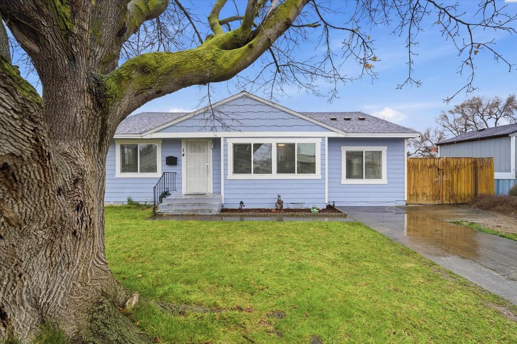 Photo of 14 S Rainier St, Kennewick, WA 99336 (MLS # 290738)