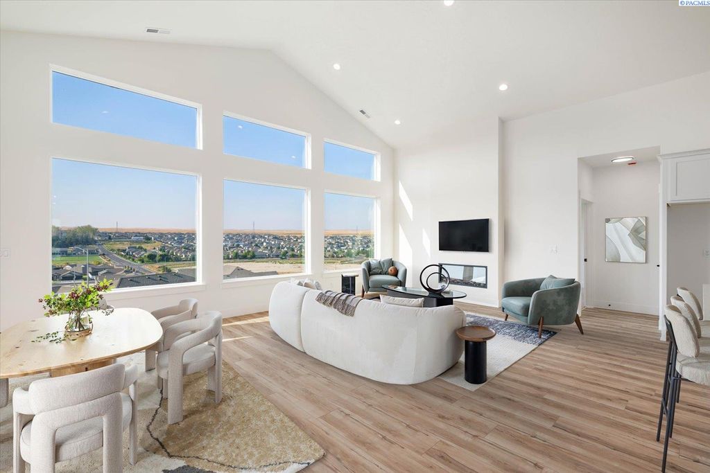 Photo of 6641 W 24th Ave #13, Kennewick, WA 99338 (MLS # 290826)